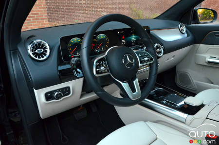 2021 Mercedes-Benz GLA 250 4MATIC, steering wheel